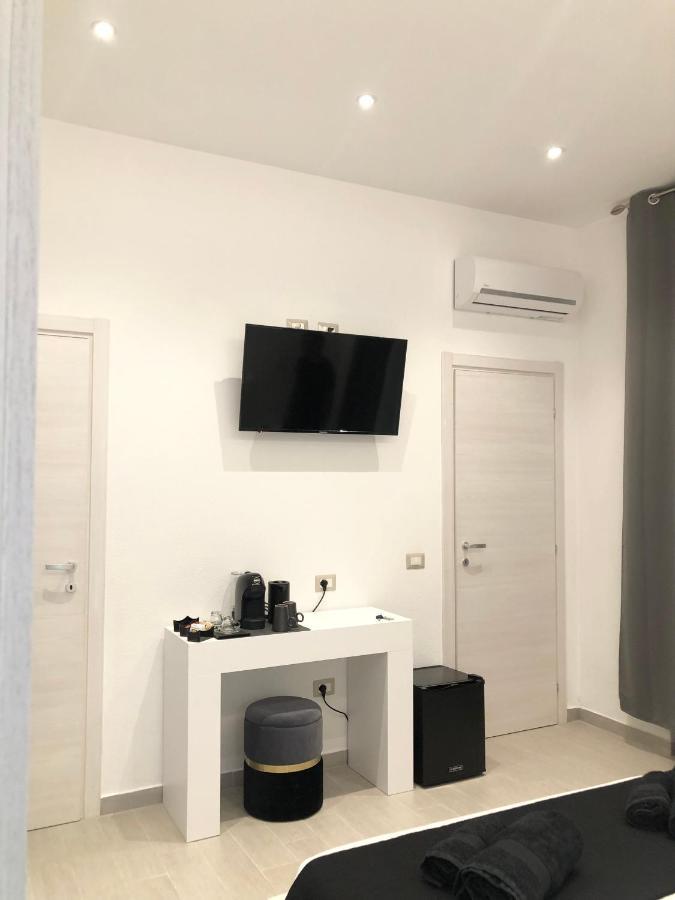 International House Olbia Hotel Buitenkant foto