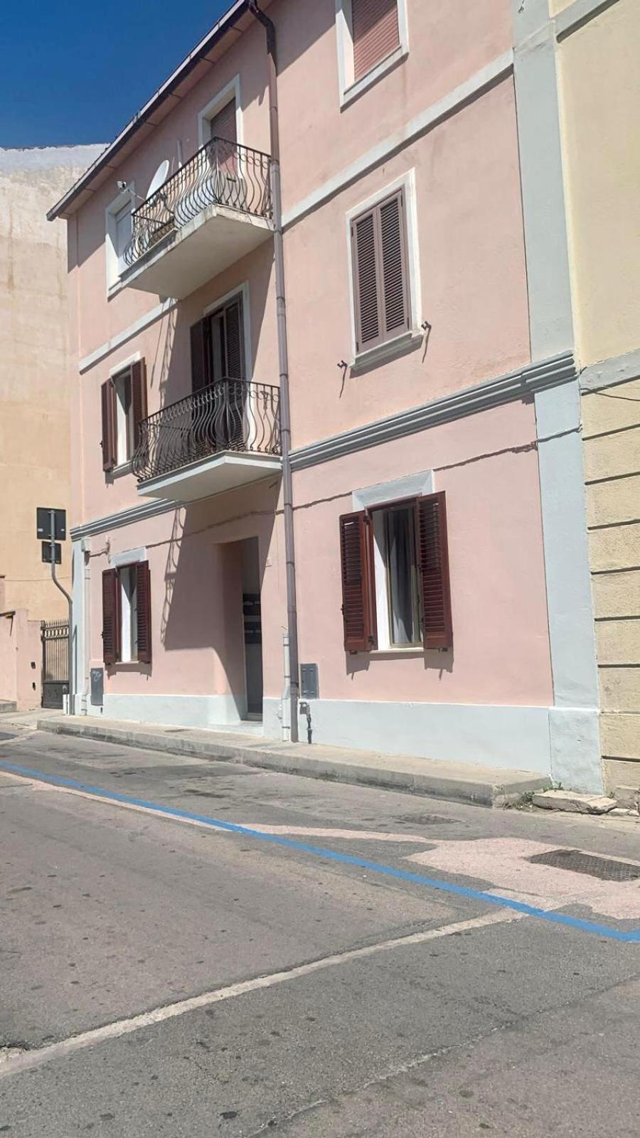 International House Olbia Hotel Buitenkant foto